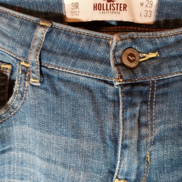 Hollister Distressed Skinny Medium Wash Jeans - Picture 3 of 11
